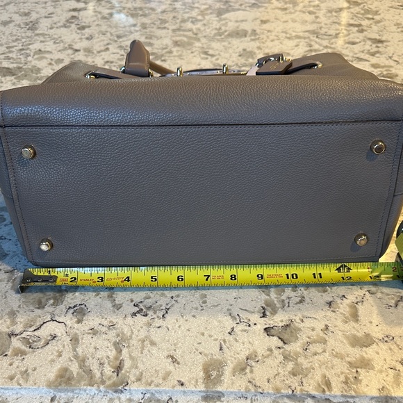 Coach Swagger Carryall Grey Pebble Leather Shoulder Bag with Two Tags - Picture 14 of 16